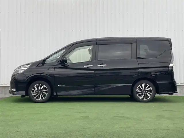 日産 セレナ e－パワー ハイウェイスター V 香川県 2020(令2)年 4.4万km ダイヤモンドブラック 登録時走行距離：43873km/メーカー純正9型ナビ/　CD DVD BT フルセグTV/全方位カメラ/純正フリップダウンモニター/両側パワースライドドア/エマージェンシーブレーキ/レーンキープアシスト/レーダークルーズコントロール/クリアランスソナー/ブラインドスポットモニター/ビルトインETC/ドライブレコーダー/デジタルインナーミラー/LEDヘッドライト/オートライト/オートハイビーム/フォグランプ/ロールサンシェード/プッシュスタート/スマートキー/スペアキー