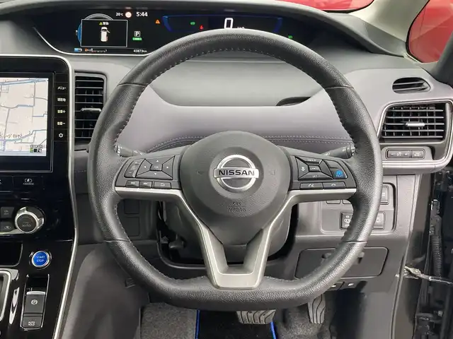 日産 セレナ e－パワー ハイウェイスター V 香川県 2020(令2)年 4.4万km ダイヤモンドブラック 登録時走行距離：43873km/メーカー純正9型ナビ/　CD DVD BT フルセグTV/全方位カメラ/純正フリップダウンモニター/両側パワースライドドア/エマージェンシーブレーキ/レーンキープアシスト/レーダークルーズコントロール/クリアランスソナー/ブラインドスポットモニター/ビルトインETC/ドライブレコーダー/デジタルインナーミラー/LEDヘッドライト/オートライト/オートハイビーム/フォグランプ/ロールサンシェード/プッシュスタート/スマートキー/スペアキー