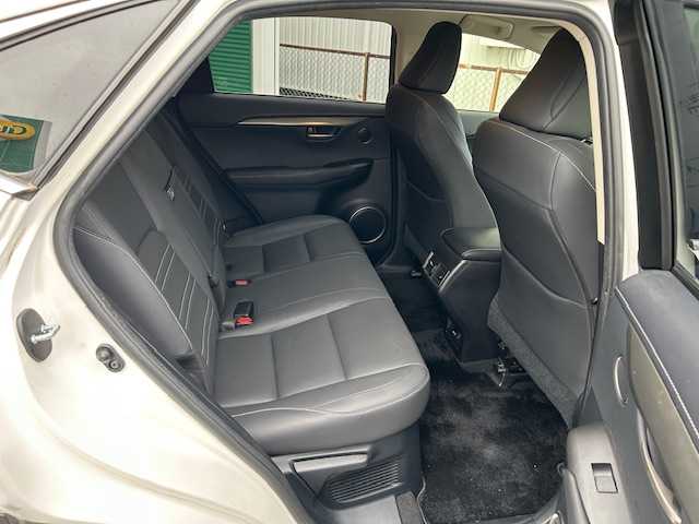 レクサス ＮＸ 200t Iパッケージ 静岡県 2014(平26)年 5.5万km ソニッククォーツ 純正ナビ（ＢＴ/フルセグTV）/ＥＴＣ　/バックカメラ/パワーシート　/パドルシフト　/スペアキー１　/アイドリングストップ　/プッシュスタート　/クルーズコントロール　/取扱説明書　/保証書