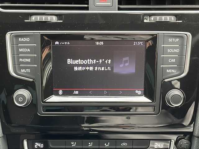 フォルクスワーゲン ゴルフ TSI ハイライン BMテクノ 岐阜県 2013(平25)年 10.7万km シルバー 登録時走行距離106772km/純正ＳＤナビ　/ビルトインＥＴＣ　/バックカメラ　/レーダークルーズコントロール　/衝突軽減システム　/盗難防止装置　/横滑り防止装置　/アイドリングストップ　/ＡＢＳ　/純正１８インチアルミホイール　/スマートキー/スペアキー1本/純正フロアマット/ワンオーナー