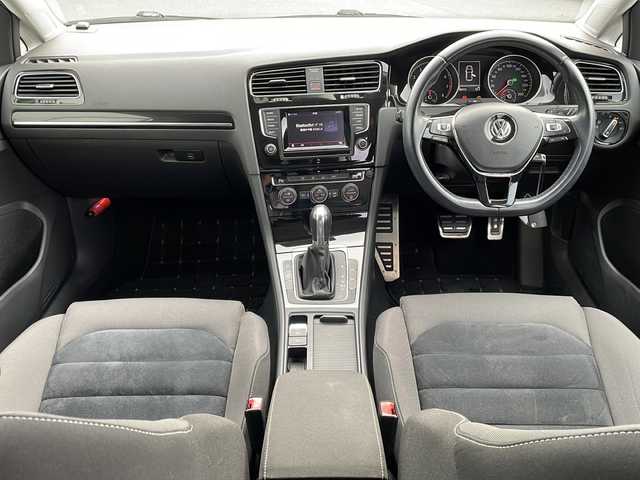 フォルクスワーゲン ゴルフ TSI ハイライン BMテクノ 岐阜県 2013(平25)年 10.7万km シルバー 登録時走行距離106772km/純正ＳＤナビ　/ビルトインＥＴＣ　/バックカメラ　/レーダークルーズコントロール　/衝突軽減システム　/盗難防止装置　/横滑り防止装置　/アイドリングストップ　/ＡＢＳ　/純正１８インチアルミホイール　/スマートキー/スペアキー1本/純正フロアマット/ワンオーナー