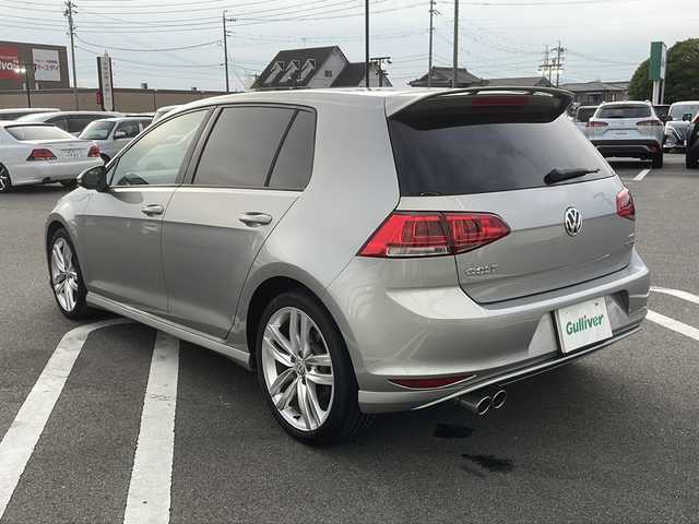 フォルクスワーゲン ゴルフ TSI ハイライン BMテクノ 岐阜県 2013(平25)年 10.7万km シルバー 登録時走行距離106772km/純正ＳＤナビ　/ビルトインＥＴＣ　/バックカメラ　/レーダークルーズコントロール　/衝突軽減システム　/盗難防止装置　/横滑り防止装置　/アイドリングストップ　/ＡＢＳ　/純正１８インチアルミホイール　/スマートキー/スペアキー1本/純正フロアマット/ワンオーナー