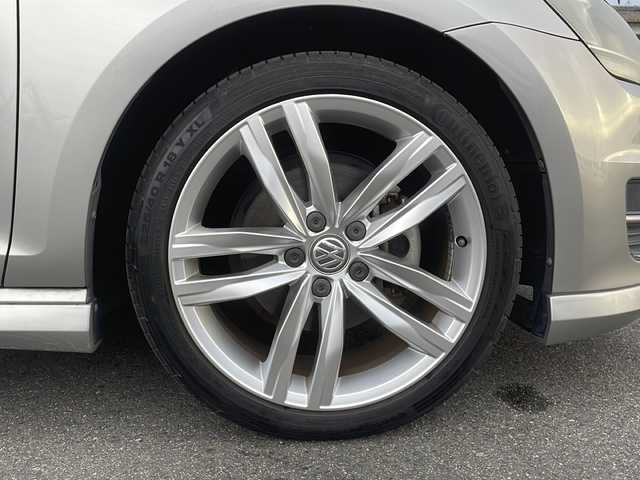 フォルクスワーゲン ゴルフ TSI ハイライン BMテクノ 岐阜県 2013(平25)年 10.7万km シルバー 登録時走行距離106772km/純正ＳＤナビ　/ビルトインＥＴＣ　/バックカメラ　/レーダークルーズコントロール　/衝突軽減システム　/盗難防止装置　/横滑り防止装置　/アイドリングストップ　/ＡＢＳ　/純正１８インチアルミホイール　/スマートキー/スペアキー1本/純正フロアマット/ワンオーナー