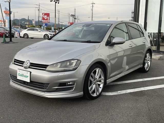 フォルクスワーゲン ゴルフ TSI ハイライン BMテクノ 岐阜県 2013(平25)年 10.7万km シルバー 登録時走行距離106772km/純正ＳＤナビ　/ビルトインＥＴＣ　/バックカメラ　/レーダークルーズコントロール　/衝突軽減システム　/盗難防止装置　/横滑り防止装置　/アイドリングストップ　/ＡＢＳ　/純正１８インチアルミホイール　/スマートキー/スペアキー1本/純正フロアマット/ワンオーナー