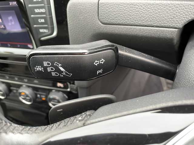 フォルクスワーゲン ゴルフ TSI ハイライン BMテクノ 岐阜県 2013(平25)年 10.7万km シルバー 登録時走行距離106772km/純正ＳＤナビ　/ビルトインＥＴＣ　/バックカメラ　/レーダークルーズコントロール　/衝突軽減システム　/盗難防止装置　/横滑り防止装置　/アイドリングストップ　/ＡＢＳ　/純正１８インチアルミホイール　/スマートキー/スペアキー1本/純正フロアマット/ワンオーナー