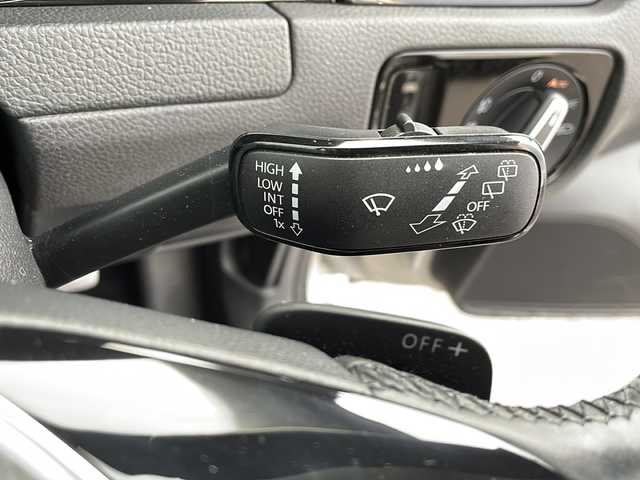 フォルクスワーゲン ゴルフ TSI ハイライン BMテクノ 岐阜県 2013(平25)年 10.7万km シルバー 登録時走行距離106772km/純正ＳＤナビ　/ビルトインＥＴＣ　/バックカメラ　/レーダークルーズコントロール　/衝突軽減システム　/盗難防止装置　/横滑り防止装置　/アイドリングストップ　/ＡＢＳ　/純正１８インチアルミホイール　/スマートキー/スペアキー1本/純正フロアマット/ワンオーナー