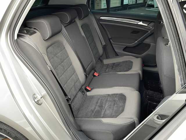 フォルクスワーゲン ゴルフ TSI ハイライン BMテクノ 岐阜県 2013(平25)年 10.7万km シルバー 登録時走行距離106772km/純正ＳＤナビ　/ビルトインＥＴＣ　/バックカメラ　/レーダークルーズコントロール　/衝突軽減システム　/盗難防止装置　/横滑り防止装置　/アイドリングストップ　/ＡＢＳ　/純正１８インチアルミホイール　/スマートキー/スペアキー1本/純正フロアマット/ワンオーナー