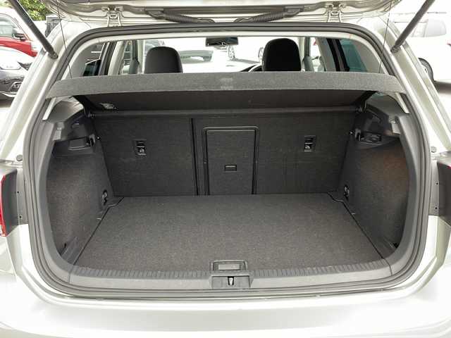 フォルクスワーゲン ゴルフ TSI ハイライン BMテクノ 岐阜県 2013(平25)年 10.7万km シルバー 登録時走行距離106772km/純正ＳＤナビ　/ビルトインＥＴＣ　/バックカメラ　/レーダークルーズコントロール　/衝突軽減システム　/盗難防止装置　/横滑り防止装置　/アイドリングストップ　/ＡＢＳ　/純正１８インチアルミホイール　/スマートキー/スペアキー1本/純正フロアマット/ワンオーナー