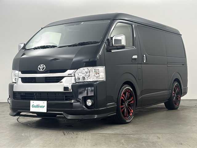 トヨタ ハイエース GL 兵庫県 2022(令4)年 1.5万km ブラックマイカ ・カロッツェリアナビ/　CD/DVD/SD再生/　Bluetoothオーディオ/　フルセグテレビ/・ビルドインETC/・フリップダウンモニター/・Toyota Safety Sense/　プリクラッシュセーフティ/　レーンディパーチャーアラート/　オートマチックハイビーム/・先行車発進告知機能/・パーキングサポートブレーキ（前後方静止物）/・車両接近通報装置/・三列シート/・前後ドライブレコーダー/・社外フロアマット/・社外革調シートカバー/・社外LEDテールランプ/・社外スピーカー/・社外センターコンソール/・片側パワースライドドア/・ヘッドキット/・フロントスポイラーエアロパーツ/・社外18インチアルミホイール/・デジタルインナーミラー/・AC100V充電/・ABS/・横滑り防止機能/・前後コーナーセンサー/・盗難防止装置/・オートライト/・LEDヘッドライト/・シングルエアバック
