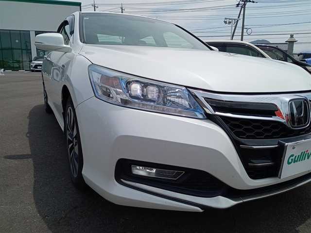 ホンダ アコード ハイブリッド EX 福井県 2013(平25)年 10.4万km ホワイトオーキッドパール 衝突被害軽減システム/純正ナビ/・（フルセグTV/CD/DVD/Bluetooth）/バックカメラ/ETC/レーダー探知機（GWR93sd）/ステアリングスイッチ/純正17インチAW/純正フロアマット/スマートキー
