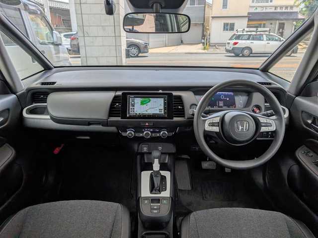 ホンダ フィット ホーム 埼玉県 2021(令3)年 3.7万km ルナシルバーM 純正メモリナビ/Bluetoothオーディオ/CD再生/AM/FMラジオ/バックカメラ/クルーズコントロール（追従機能つき)/レーンキープ/純正ドアバイザー/純正フロアマット/プッシュスタート/ETC/LEDヘッドライト/スマートキー×2/整備記録簿(R6)