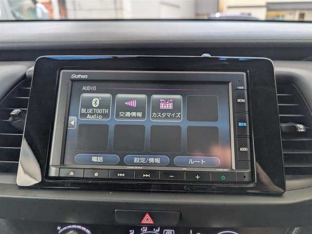 ホンダ フィット ホーム 埼玉県 2021(令3)年 3.7万km ルナシルバーM 純正メモリナビ/Bluetoothオーディオ/CD再生/AM/FMラジオ/バックカメラ/クルーズコントロール（追従機能つき)/レーンキープ/純正ドアバイザー/純正フロアマット/プッシュスタート/ETC/LEDヘッドライト/スマートキー×2/整備記録簿(R6)