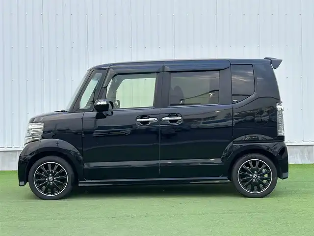 ホンダ Ｎ ＢＯＸ カスタム ターボ SSブラックSパッケージ 香川県 2016(平28)年 7.2万km クリスタルブラックパール ワンオーナー/CTBA/　・衝突回避支援システム/　・衝突被害軽減ブレーキ/　・誤発進抑制機能/オートハイビーム/VSA（横滑り防止装置）/LKAS（車線維持支援システム）/純正8インチSDナビ/　→フルセグ/CD/DVD/Bluetooth/バックカメラ/両側パワースライドドア/ハーフレザーシート/前席シートヒーター/ブルーステッチ本革巻ステアリング/ステアリングリモコン/パドルシフト/純正オールブラック15インチアルミ/リアバックテーブル/リアサンシェード/チップアップシート/サイドビューサポートミラー/ビルトインETC/プッシュスタート/アイドリングストップ