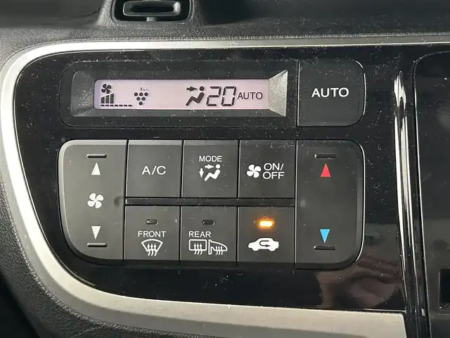 ホンダ Ｎ ＢＯＸ カスタム ターボ SSブラックSパッケージ 香川県 2016(平28)年 7.2万km クリスタルブラックパール ワンオーナー/CTBA/　・衝突回避支援システム/　・衝突被害軽減ブレーキ/　・誤発進抑制機能/オートハイビーム/VSA（横滑り防止装置）/LKAS（車線維持支援システム）/純正8インチSDナビ/　→フルセグ/CD/DVD/Bluetooth/バックカメラ/両側パワースライドドア/ハーフレザーシート/前席シートヒーター/ブルーステッチ本革巻ステアリング/ステアリングリモコン/パドルシフト/純正オールブラック15インチアルミ/リアバックテーブル/リアサンシェード/チップアップシート/サイドビューサポートミラー/ビルトインETC/プッシュスタート/アイドリングストップ