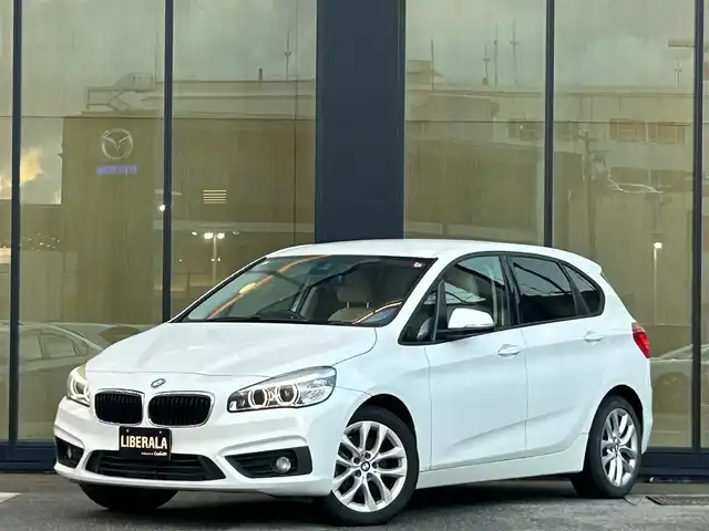 ＢＭＷ ２１８ｉ アクティブツアラー ラグジュアリー 石川県 2016(平28)年 7.3万km パール 純正ナビ　/　Bluetooth・AM/FM・CD・DVD・USB・AUX/バックカメラ/ETC/クルーズコントロール/パワーバックドア/シートヒーター（D+N席）/アンチロック・ブレーキ・システム/衝突被害軽減システム/横滑り防止装置/コーナーセンサー/レーンキープアシスト/盗難防止装置/エアバッグ（W+サイド）/カーテンエアバッグ/純正アルミホイール/レザーシート/スマートキー