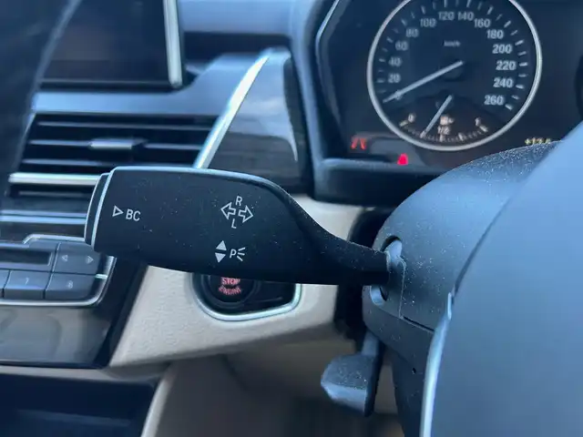 ＢＭＷ ２１８ｉ アクティブツアラー ラグジュアリー 石川県 2016(平28)年 7.3万km パール 純正ナビ　/　Bluetooth・AM/FM・CD・DVD・USB・AUX/バックカメラ/ETC/クルーズコントロール/パワーバックドア/シートヒーター（D+N席）/アンチロック・ブレーキ・システム/衝突被害軽減システム/横滑り防止装置/コーナーセンサー/レーンキープアシスト/盗難防止装置/エアバッグ（W+サイド）/カーテンエアバッグ/純正アルミホイール/レザーシート/スマートキー