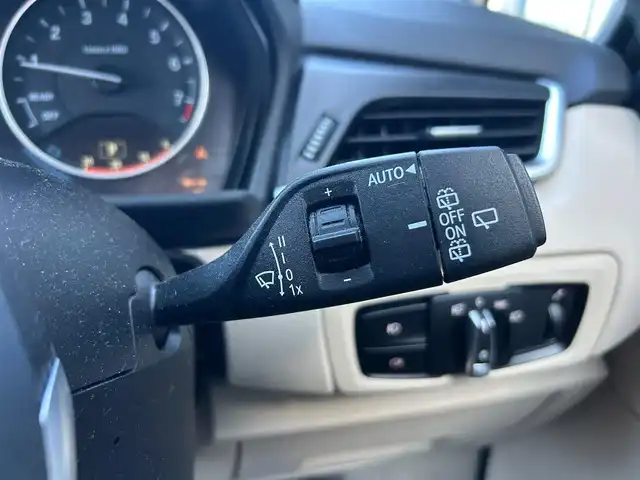 ＢＭＷ ２１８ｉ アクティブツアラー ラグジュアリー 石川県 2016(平28)年 7.3万km パール 純正ナビ　/　Bluetooth・AM/FM・CD・DVD・USB・AUX/バックカメラ/ETC/クルーズコントロール/パワーバックドア/シートヒーター（D+N席）/アンチロック・ブレーキ・システム/衝突被害軽減システム/横滑り防止装置/コーナーセンサー/レーンキープアシスト/盗難防止装置/エアバッグ（W+サイド）/カーテンエアバッグ/純正アルミホイール/レザーシート/スマートキー