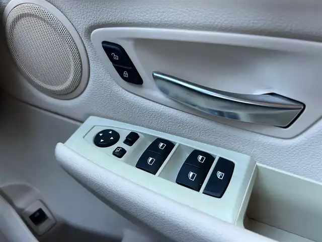 ＢＭＷ ２１８ｉ アクティブツアラー ラグジュアリー 石川県 2016(平28)年 7.3万km パール 純正ナビ　/　Bluetooth・AM/FM・CD・DVD・USB・AUX/バックカメラ/ETC/クルーズコントロール/パワーバックドア/シートヒーター（D+N席）/アンチロック・ブレーキ・システム/衝突被害軽減システム/横滑り防止装置/コーナーセンサー/レーンキープアシスト/盗難防止装置/エアバッグ（W+サイド）/カーテンエアバッグ/純正アルミホイール/レザーシート/スマートキー