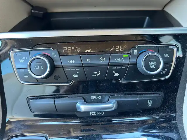 ＢＭＷ ２１８ｉ アクティブツアラー ラグジュアリー 石川県 2016(平28)年 7.3万km パール 純正ナビ　/　Bluetooth・AM/FM・CD・DVD・USB・AUX/バックカメラ/ETC/クルーズコントロール/パワーバックドア/シートヒーター（D+N席）/アンチロック・ブレーキ・システム/衝突被害軽減システム/横滑り防止装置/コーナーセンサー/レーンキープアシスト/盗難防止装置/エアバッグ（W+サイド）/カーテンエアバッグ/純正アルミホイール/レザーシート/スマートキー