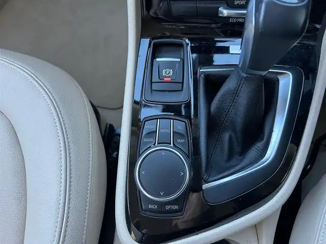 ＢＭＷ ２１８ｉ アクティブツアラー ラグジュアリー 石川県 2016(平28)年 7.3万km パール 純正ナビ　/　Bluetooth・AM/FM・CD・DVD・USB・AUX/バックカメラ/ETC/クルーズコントロール/パワーバックドア/シートヒーター（D+N席）/アンチロック・ブレーキ・システム/衝突被害軽減システム/横滑り防止装置/コーナーセンサー/レーンキープアシスト/盗難防止装置/エアバッグ（W+サイド）/カーテンエアバッグ/純正アルミホイール/レザーシート/スマートキー