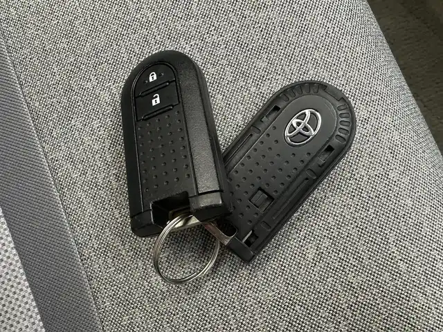 トヨタ パッソ X Lパッケージ 兵庫県 2016(平28)年 5.6万km ファイアークォーツレッドM 社外7インチSDナビ　（ECLIPSE　AVN-Z05iW）/（AM/FM、CD、DVD、BT、フルセグ）/バックカメラ/アイドリングストップ/ETC/電動格納ミラー/ドアバイザー/純正フロアマット/ISOFIX/プッシュスタート/スマートキー×２