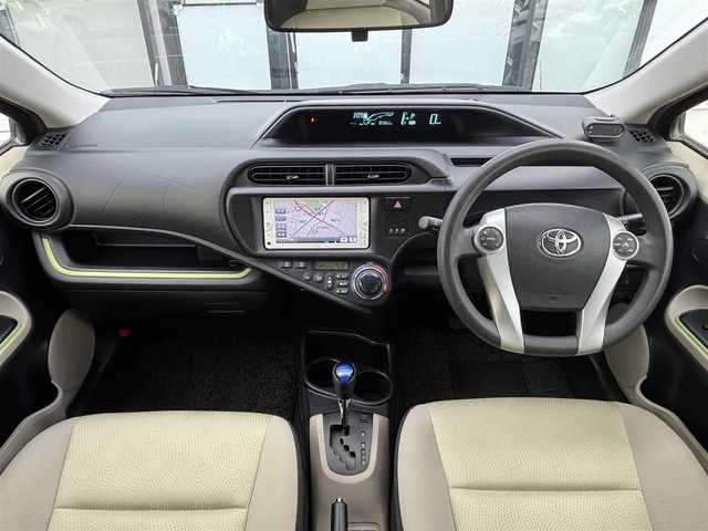 トヨタ アクア S 石川県 2014(平26)年 9.6万km ブラックマイカ 登録時走行距離９５９６２Km/バックカメラ/パーキングアシスト/社外ETC/プッシュスタート/スマートキー/スペアキー1本/ステアリングリモコン/ヘッドライトレベライザー/横滑り防止装置/オートライト/純正フロアマット/踏み間違い防止装置/コーナーポール前2本/社外ナビ/Bluetooth接続/CD/DVD/FM/AM/ワンセグ/LEDヘッドライト/フォグランプ/コーナーセンサー前後/Wミラー/電格ミラー/ドアバイザー/15インチ社外AW/タイヤ溝６ｍｍ