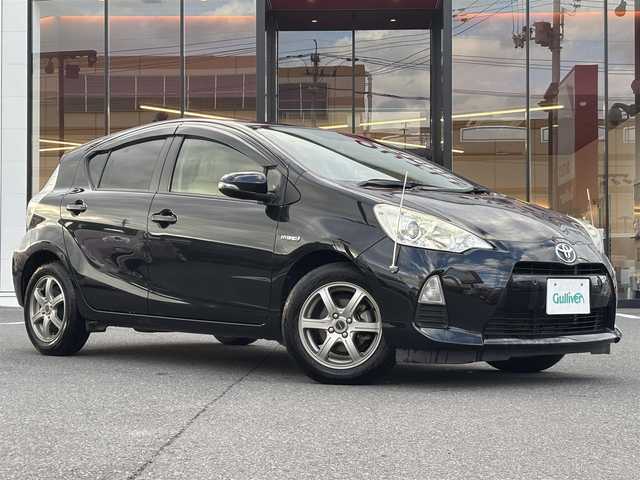 トヨタ アクア S 石川県 2014(平26)年 9.6万km ブラックマイカ 登録時走行距離９５９６２Km/バックカメラ/パーキングアシスト/社外ETC/プッシュスタート/スマートキー/スペアキー1本/ステアリングリモコン/ヘッドライトレベライザー/横滑り防止装置/オートライト/純正フロアマット/踏み間違い防止装置/コーナーポール前2本/社外ナビ/Bluetooth接続/CD/DVD/FM/AM/ワンセグ/LEDヘッドライト/フォグランプ/コーナーセンサー前後/Wミラー/電格ミラー/ドアバイザー/15インチ社外AW/タイヤ溝６ｍｍ