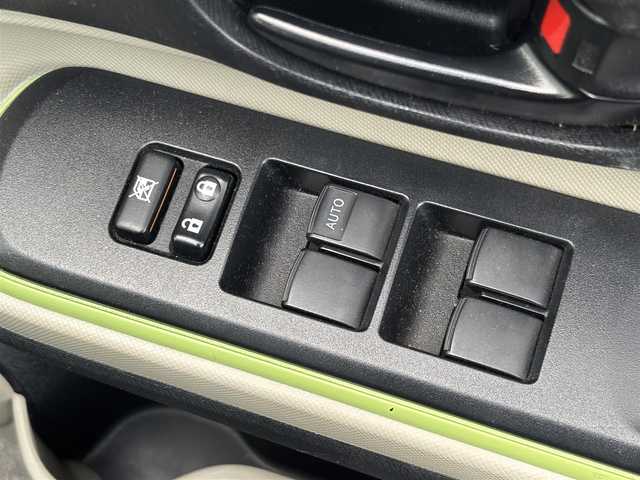 トヨタ アクア S 石川県 2014(平26)年 9.6万km ブラックマイカ 登録時走行距離９５９６２Km/バックカメラ/パーキングアシスト/社外ETC/プッシュスタート/スマートキー/スペアキー1本/ステアリングリモコン/ヘッドライトレベライザー/横滑り防止装置/オートライト/純正フロアマット/踏み間違い防止装置/コーナーポール前2本/社外ナビ/Bluetooth接続/CD/DVD/FM/AM/ワンセグ/LEDヘッドライト/フォグランプ/コーナーセンサー前後/Wミラー/電格ミラー/ドアバイザー/15インチ社外AW/タイヤ溝６ｍｍ