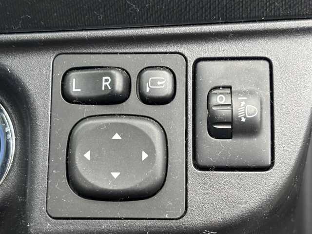 トヨタ アクア S 石川県 2014(平26)年 9.6万km ブラックマイカ 登録時走行距離９５９６２Km/バックカメラ/パーキングアシスト/社外ETC/プッシュスタート/スマートキー/スペアキー1本/ステアリングリモコン/ヘッドライトレベライザー/横滑り防止装置/オートライト/純正フロアマット/踏み間違い防止装置/コーナーポール前2本/社外ナビ/Bluetooth接続/CD/DVD/FM/AM/ワンセグ/LEDヘッドライト/フォグランプ/コーナーセンサー前後/Wミラー/電格ミラー/ドアバイザー/15インチ社外AW/タイヤ溝６ｍｍ