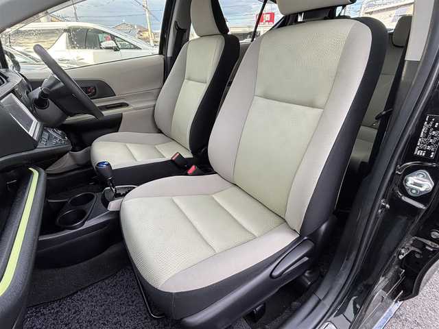 トヨタ アクア S 石川県 2014(平26)年 9.6万km ブラックマイカ 登録時走行距離９５９６２Km/バックカメラ/パーキングアシスト/社外ETC/プッシュスタート/スマートキー/スペアキー1本/ステアリングリモコン/ヘッドライトレベライザー/横滑り防止装置/オートライト/純正フロアマット/踏み間違い防止装置/コーナーポール前2本/社外ナビ/Bluetooth接続/CD/DVD/FM/AM/ワンセグ/LEDヘッドライト/フォグランプ/コーナーセンサー前後/Wミラー/電格ミラー/ドアバイザー/15インチ社外AW/タイヤ溝６ｍｍ