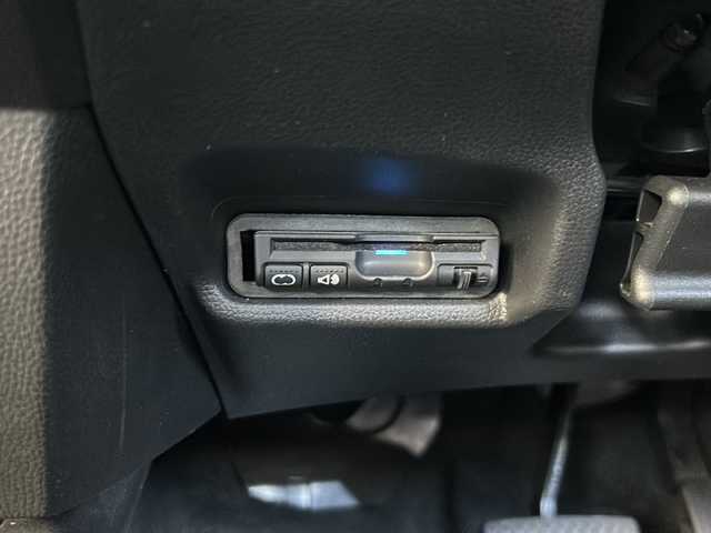 ホンダ フィット 13G Fパッケージ 静岡県 2014(平26)年 3.4万km ミラノレッド 純正ナビ/・FM/AM/・CD/DVD/・USB/・Bluetooth/・ワンセグ/・SD/主要装備/・バックカメラ/・オートエアコン/・ＥＴＣ/・オートライト/・ステアリングスイッチ/・横滑り防止装置/・プッシュスタート/・純正ホイールキャップ/・スタッドレスタイヤ/・ＬＥＤヘッドライト/・純正フロアマット