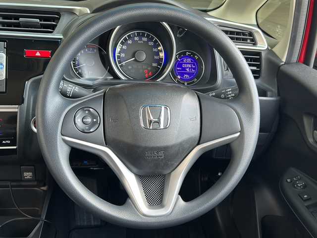 ホンダ フィット 13G Fパッケージ 静岡県 2014(平26)年 3.4万km ミラノレッド 純正ナビ/・FM/AM/・CD/DVD/・USB/・Bluetooth/・ワンセグ/・SD/主要装備/・バックカメラ/・オートエアコン/・ＥＴＣ/・オートライト/・ステアリングスイッチ/・横滑り防止装置/・プッシュスタート/・純正ホイールキャップ/・スタッドレスタイヤ/・ＬＥＤヘッドライト/・純正フロアマット