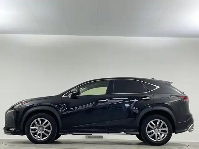 レクサス ＮＸ 200t Iパッケージ 埼玉県 2015(平27)年 5.1万km スターライトブラックガラスフレーク 禁煙車　サンルーフ　あか　3眼ヘッドライト　電動リアゲート　ETC　純正ナビ　CD　DVD　TV　BT　温シート　パワーシート　オートライト　クルーズコントロール　バックカメラ　ハンドルヒーター