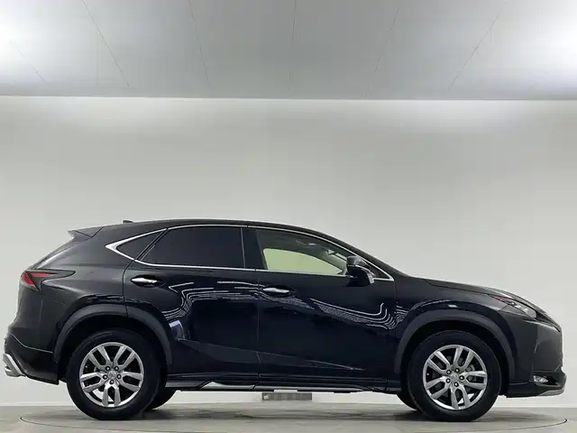 レクサス ＮＸ 200t Iパッケージ 埼玉県 2015(平27)年 5.1万km スターライトブラックガラスフレーク 禁煙車　サンルーフ　あか　3眼ヘッドライト　電動リアゲート　ETC　純正ナビ　CD　DVD　TV　BT　温シート　パワーシート　オートライト　クルーズコントロール　バックカメラ　ハンドルヒーター