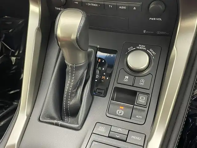 レクサス ＮＸ 200t Iパッケージ 埼玉県 2015(平27)年 5.1万km スターライトブラックガラスフレーク 禁煙車　サンルーフ　あか　3眼ヘッドライト　電動リアゲート　ETC　純正ナビ　CD　DVD　TV　BT　温シート　パワーシート　オートライト　クルーズコントロール　バックカメラ　ハンドルヒーター