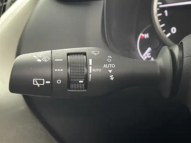 レクサス ＮＸ 200t Iパッケージ 埼玉県 2015(平27)年 5.1万km スターライトブラックガラスフレーク 禁煙車　サンルーフ　あか　3眼ヘッドライト　電動リアゲート　ETC　純正ナビ　CD　DVD　TV　BT　温シート　パワーシート　オートライト　クルーズコントロール　バックカメラ　ハンドルヒーター