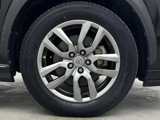 レクサス ＮＸ 200t Iパッケージ 埼玉県 2015(平27)年 5.1万km スターライトブラックガラスフレーク 禁煙車　サンルーフ　あか　3眼ヘッドライト　電動リアゲート　ETC　純正ナビ　CD　DVD　TV　BT　温シート　パワーシート　オートライト　クルーズコントロール　バックカメラ　ハンドルヒーター