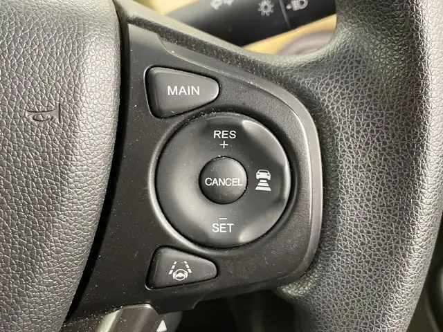 ホンダ フリード G ホンダセンシング 埼玉県 2016(平28)年 3.9万km ルナシルバーM 純正９インチナビ　/バックカメラ　/ホンダセンシング　/両側パワースライドドア　/フルセグＴＶ　/Ｂｌｕｅｔｏｏｔｈ　/ビルトインＥＴＣ　/スマートキー　/前後コーナーセンサー