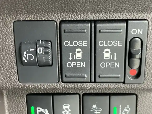 ホンダ フリード G ホンダセンシング 埼玉県 2016(平28)年 3.9万km ルナシルバーM 純正９インチナビ　/バックカメラ　/ホンダセンシング　/両側パワースライドドア　/フルセグＴＶ　/Ｂｌｕｅｔｏｏｔｈ　/ビルトインＥＴＣ　/スマートキー　/前後コーナーセンサー