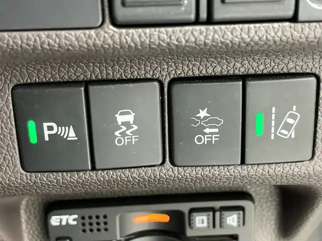 ホンダ フリード G ホンダセンシング 埼玉県 2016(平28)年 3.9万km ルナシルバーM 純正９インチナビ　/バックカメラ　/ホンダセンシング　/両側パワースライドドア　/フルセグＴＶ　/Ｂｌｕｅｔｏｏｔｈ　/ビルトインＥＴＣ　/スマートキー　/前後コーナーセンサー