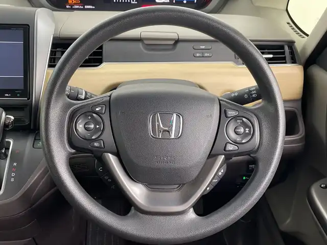 ホンダ フリード G ホンダセンシング 埼玉県 2016(平28)年 3.9万km ルナシルバーM 純正９インチナビ　/バックカメラ　/ホンダセンシング　/両側パワースライドドア　/フルセグＴＶ　/Ｂｌｕｅｔｏｏｔｈ　/ビルトインＥＴＣ　/スマートキー　/前後コーナーセンサー