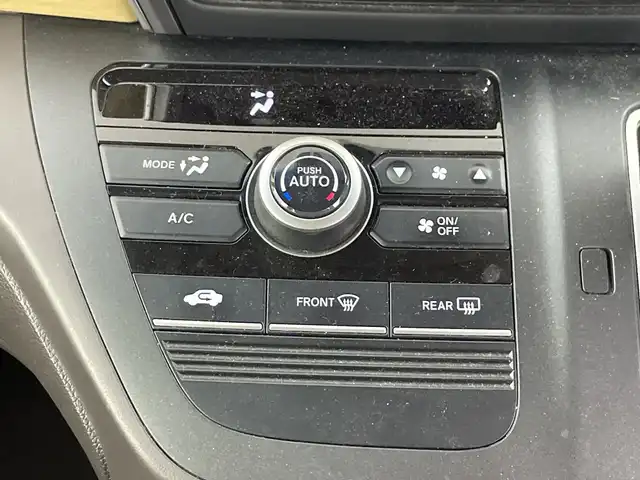 ホンダ フリード G ホンダセンシング 埼玉県 2016(平28)年 3.9万km ルナシルバーM 純正９インチナビ　/バックカメラ　/ホンダセンシング　/両側パワースライドドア　/フルセグＴＶ　/Ｂｌｕｅｔｏｏｔｈ　/ビルトインＥＴＣ　/スマートキー　/前後コーナーセンサー