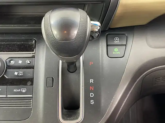 ホンダ フリード G ホンダセンシング 埼玉県 2016(平28)年 3.9万km ルナシルバーM 純正９インチナビ　/バックカメラ　/ホンダセンシング　/両側パワースライドドア　/フルセグＴＶ　/Ｂｌｕｅｔｏｏｔｈ　/ビルトインＥＴＣ　/スマートキー　/前後コーナーセンサー