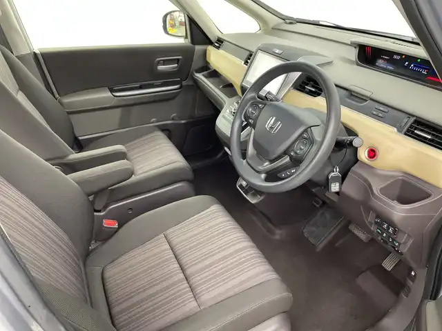 ホンダ フリード G ホンダセンシング 埼玉県 2016(平28)年 3.9万km ルナシルバーM 純正９インチナビ　/バックカメラ　/ホンダセンシング　/両側パワースライドドア　/フルセグＴＶ　/Ｂｌｕｅｔｏｏｔｈ　/ビルトインＥＴＣ　/スマートキー　/前後コーナーセンサー