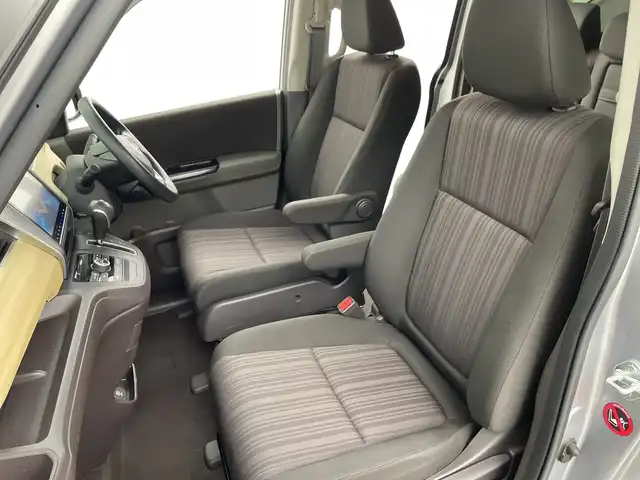 ホンダ フリード G ホンダセンシング 埼玉県 2016(平28)年 3.9万km ルナシルバーM 純正９インチナビ　/バックカメラ　/ホンダセンシング　/両側パワースライドドア　/フルセグＴＶ　/Ｂｌｕｅｔｏｏｔｈ　/ビルトインＥＴＣ　/スマートキー　/前後コーナーセンサー