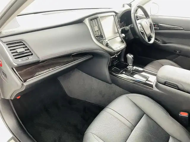 トヨタ クラウン ハイブリッド アスリートS 福島県 2015(平27)年 5.3万km ホワイトパールクリスタルシャイン サンルーフ/純正ナビ/・フルセグ/TV/CD/BD/BT/SD/USB/AUX/バックカメラ/クルーズコントロール/LEDオートライト/・フォグライト/パワーシート/・シートヒーター/・エアーシート/純正アルミホイール付きサマータイヤ/ダウンサス/純正ビルドインETC/ドラレコ/社外レーダー/ステアリングスイッチ/・ハンドルヒーター/プッシュスタート/・スマートキー