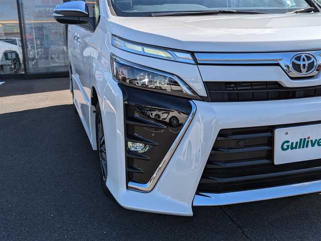 トヨタ ヴォクシー ZS 煌Ⅲ 香川県 2020(令2)年 1万km ホワイトパールクリスタルシャイン ワンオーナー車/両側パワースライドドア/純正16インチAW/トヨタセーフティセンス/クルーズコントロール/前方ドライブレコーダー/コーナーセンサー/バックカメラ/アルパイン11インチメモリナビ/フルセグテレビ/革調シート/LEDヘッドライト/レーンキープアシスト/横滑り防止装置/盗難防止装置/ビルトインETC/スマートキー