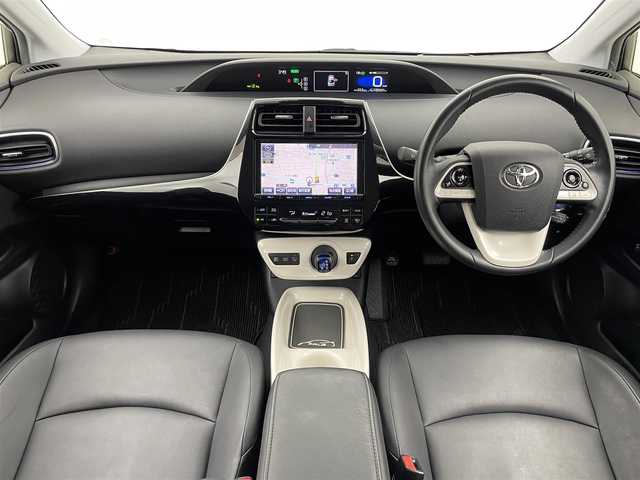 トヨタ プリウス A ツーリングセレクション 富山県 2016(平28)年 10.3万km パール 4WD/純正9型ナビ（AM/FM/CD/DVD/BT）/フルセグTV/バックカメラ/レザーシート/純正AW付夏タイヤ車載/衝突被害軽減ブレーキ/レーンキープアシスト/レーダークルーズコントロール/パーキングアシスト/前席シートヒーター/コーナーセンサー/HUD/オートハイビーム/オートライト/LEDヘッドライト/フォグランプ/スマートキー×2/プッシュスタート/純正フロアマット