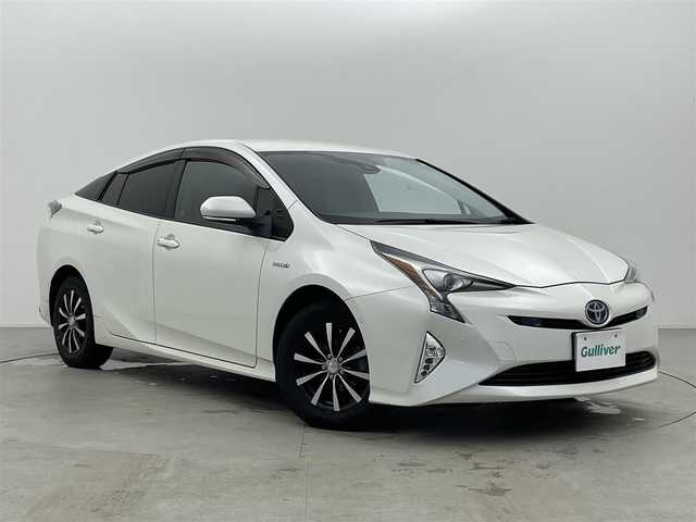 トヨタ プリウス A ツーリングセレクション 富山県 2016(平28)年 10.3万km パール 4WD/純正9型ナビ（AM/FM/CD/DVD/BT）/フルセグTV/バックカメラ/レザーシート/純正AW付夏タイヤ車載/衝突被害軽減ブレーキ/レーンキープアシスト/レーダークルーズコントロール/パーキングアシスト/前席シートヒーター/コーナーセンサー/HUD/オートハイビーム/オートライト/LEDヘッドライト/フォグランプ/スマートキー×2/プッシュスタート/純正フロアマット