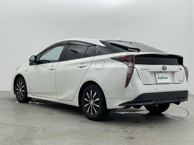 トヨタ プリウス A ツーリングセレクション 富山県 2016(平28)年 10.3万km パール 4WD/純正9型ナビ（AM/FM/CD/DVD/BT）/フルセグTV/バックカメラ/レザーシート/純正AW付夏タイヤ車載/衝突被害軽減ブレーキ/レーンキープアシスト/レーダークルーズコントロール/パーキングアシスト/前席シートヒーター/コーナーセンサー/HUD/オートハイビーム/オートライト/LEDヘッドライト/フォグランプ/スマートキー×2/プッシュスタート/純正フロアマット